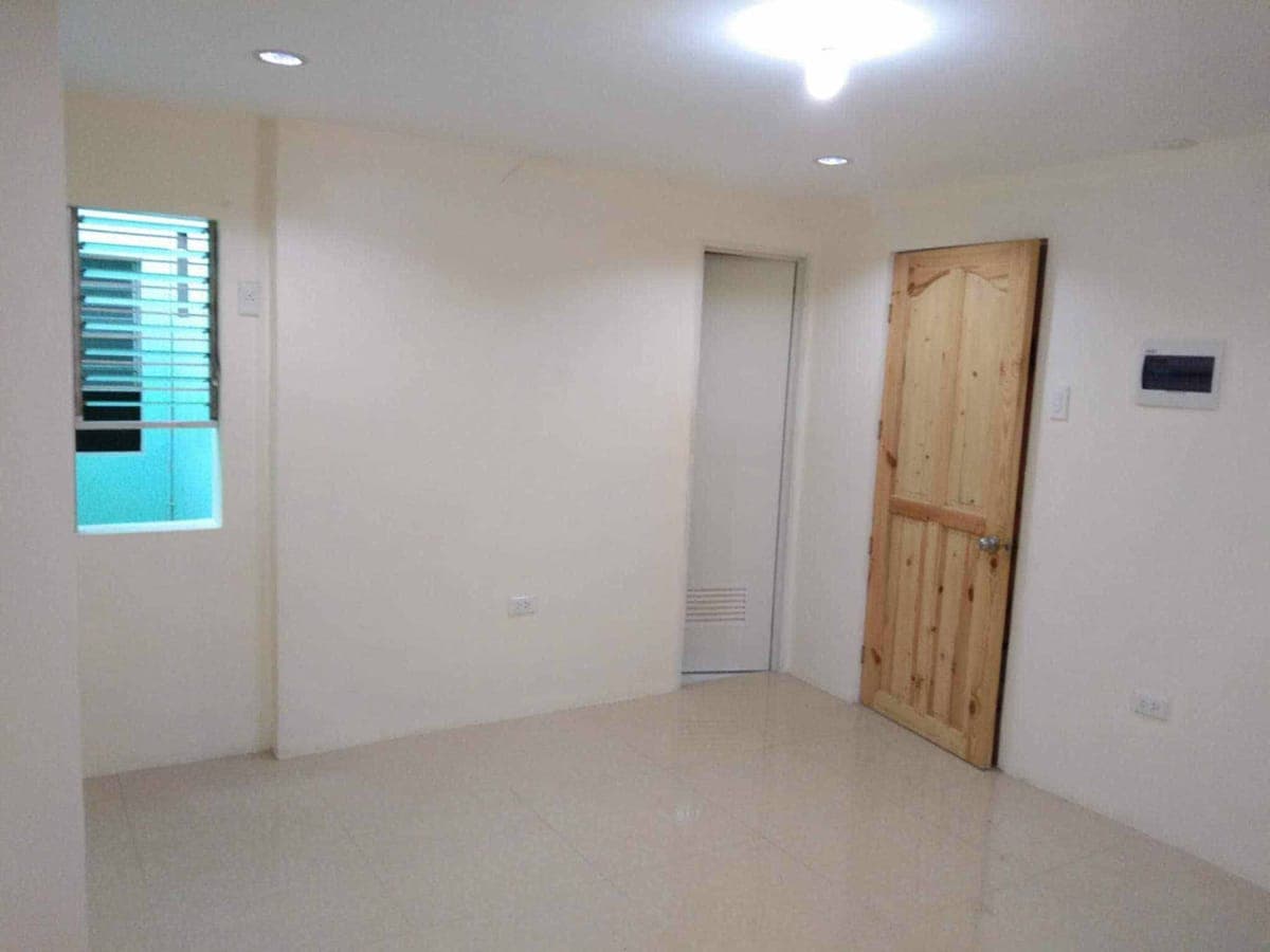 A spacious studio for rent in a clean, quiet  and secured environment near St. Martin's Cafe. - photo 11