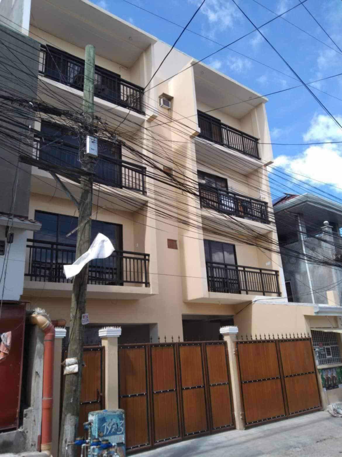 A spacious studio for rent in a clean, quiet  and secured environment near St. Martin's Cafe. - photo 6