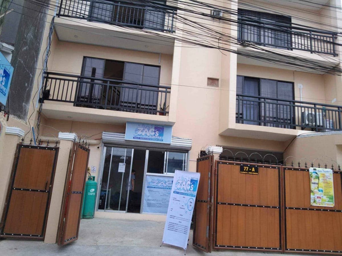 A spacious studio for rent in a clean, quiet  and secured environment near St. Martin's Cafe. - photo 8