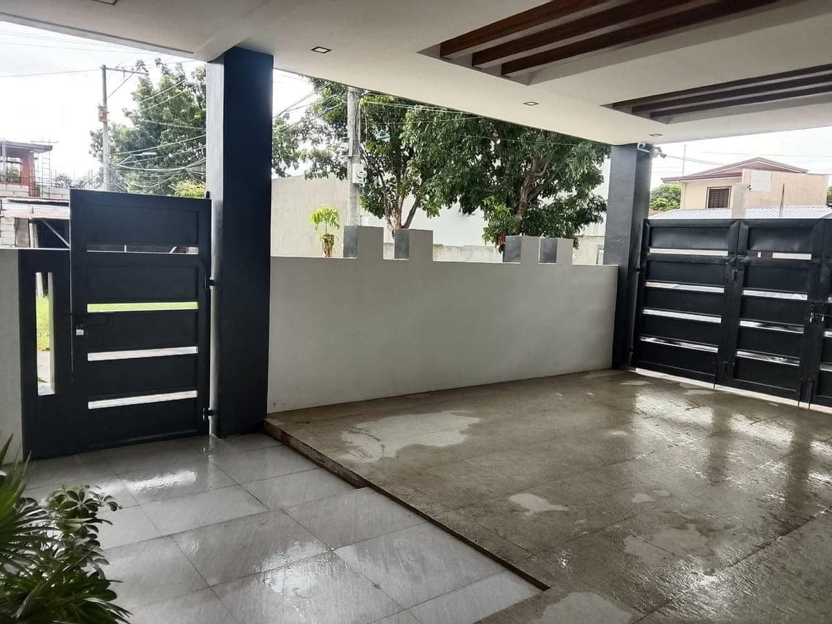 🏡 FOR RENT – Newly Improved Corner House! ✨ - photo 3