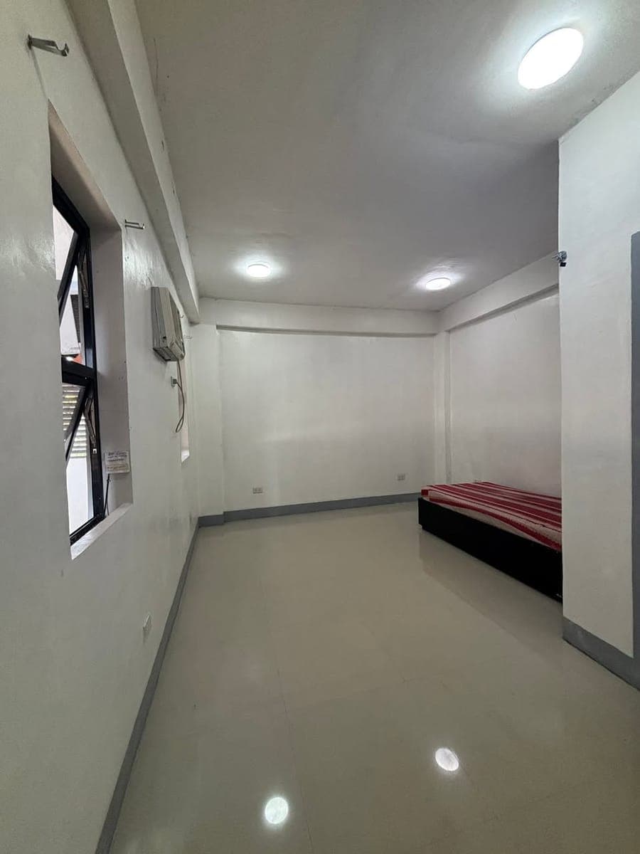 Unit for rent 3rdflr 11,000 monthly - photo 5