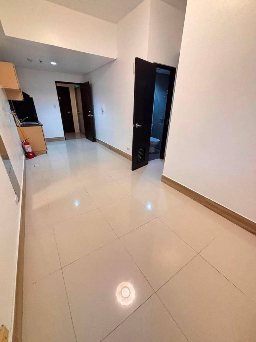 For Lease: 2BR PARKWEST BGC - photo 1
