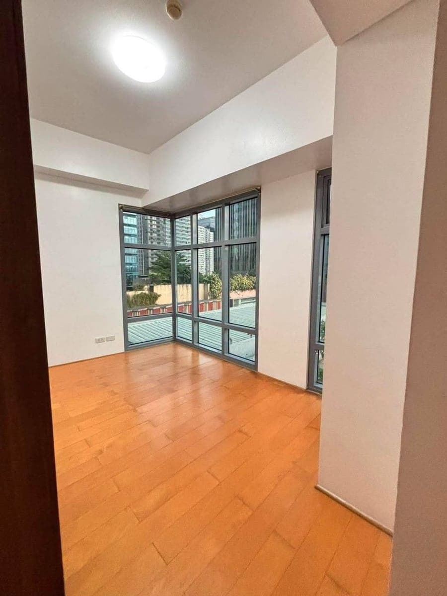 For Lease: 2BR PARKWEST BGC - photo 2