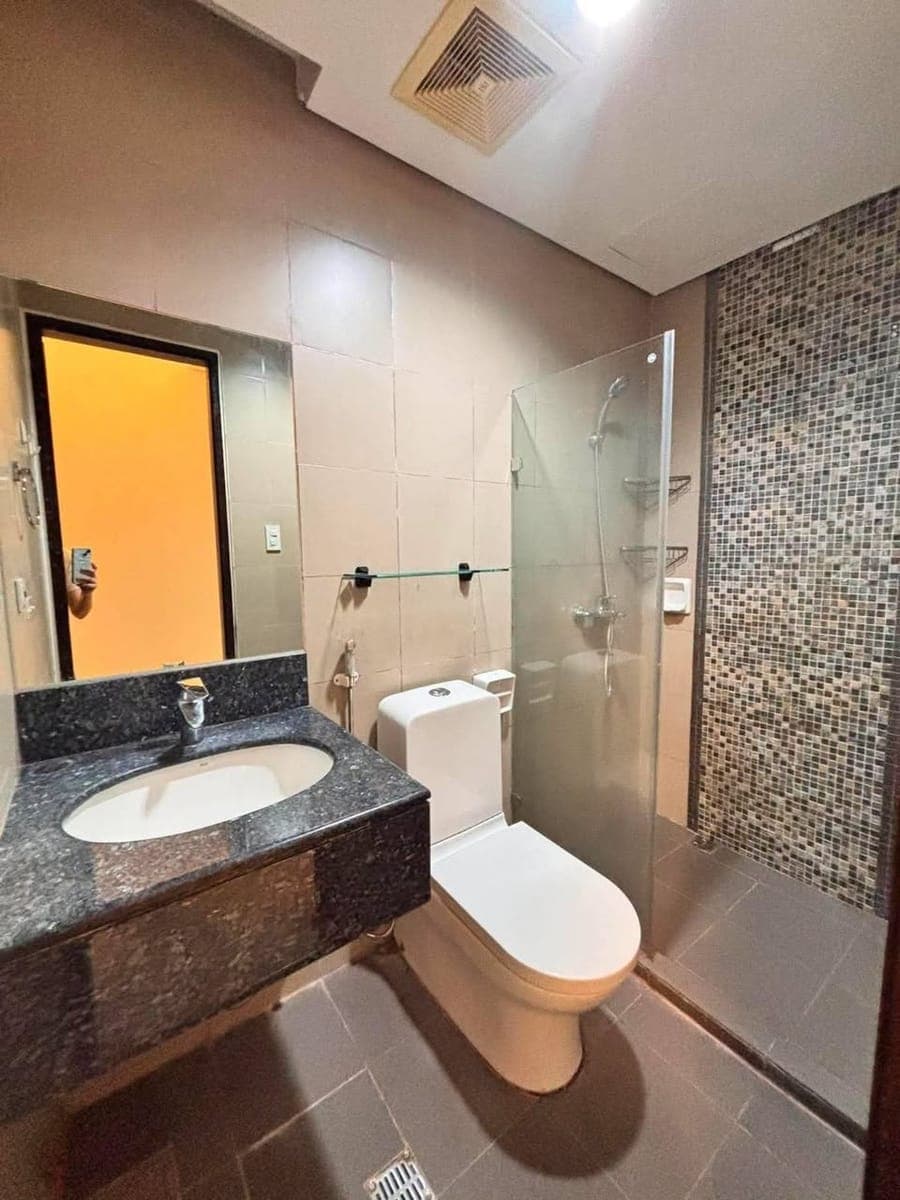 For Lease: 2BR PARKWEST BGC - photo 3