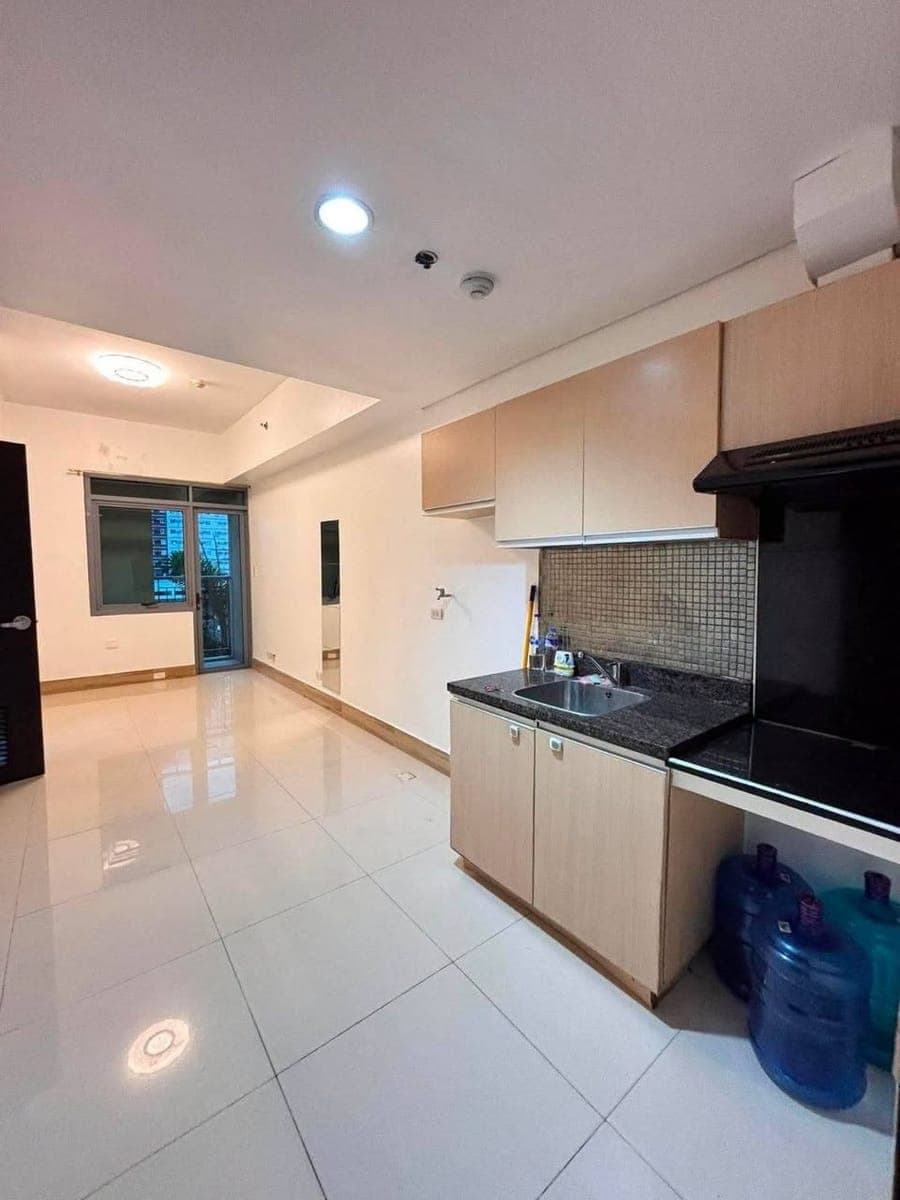 For Lease: 2BR PARKWEST BGC - photo 5