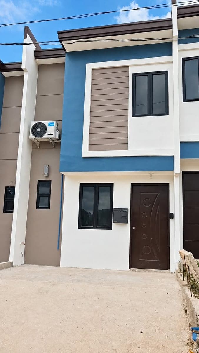 🏡 **BRAND-NEW 2-STOREY TOWNHOUSE FOR RENT** - photo 1