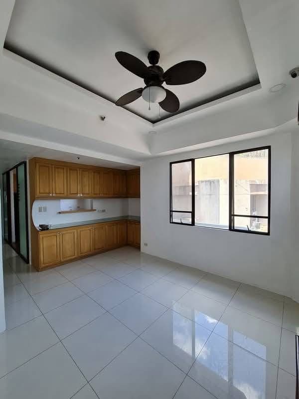 FOR LEASE | Luxury 3BR Penthouse Unit - Eisenhower Greenhills - photo 2