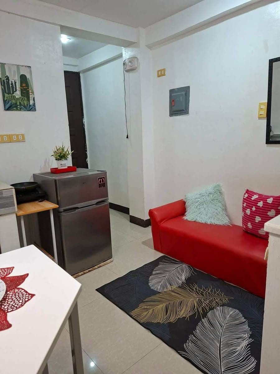 Affordable studio living with balcony—perfect for city dwellers! - photo 4