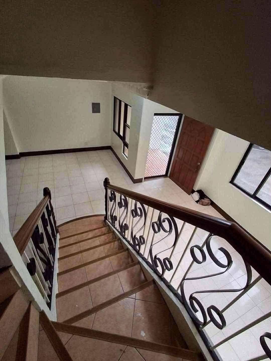 🏡  3-BEDROOM HOUSE FOR RENT - CENTRO MANDAUE - photo 4