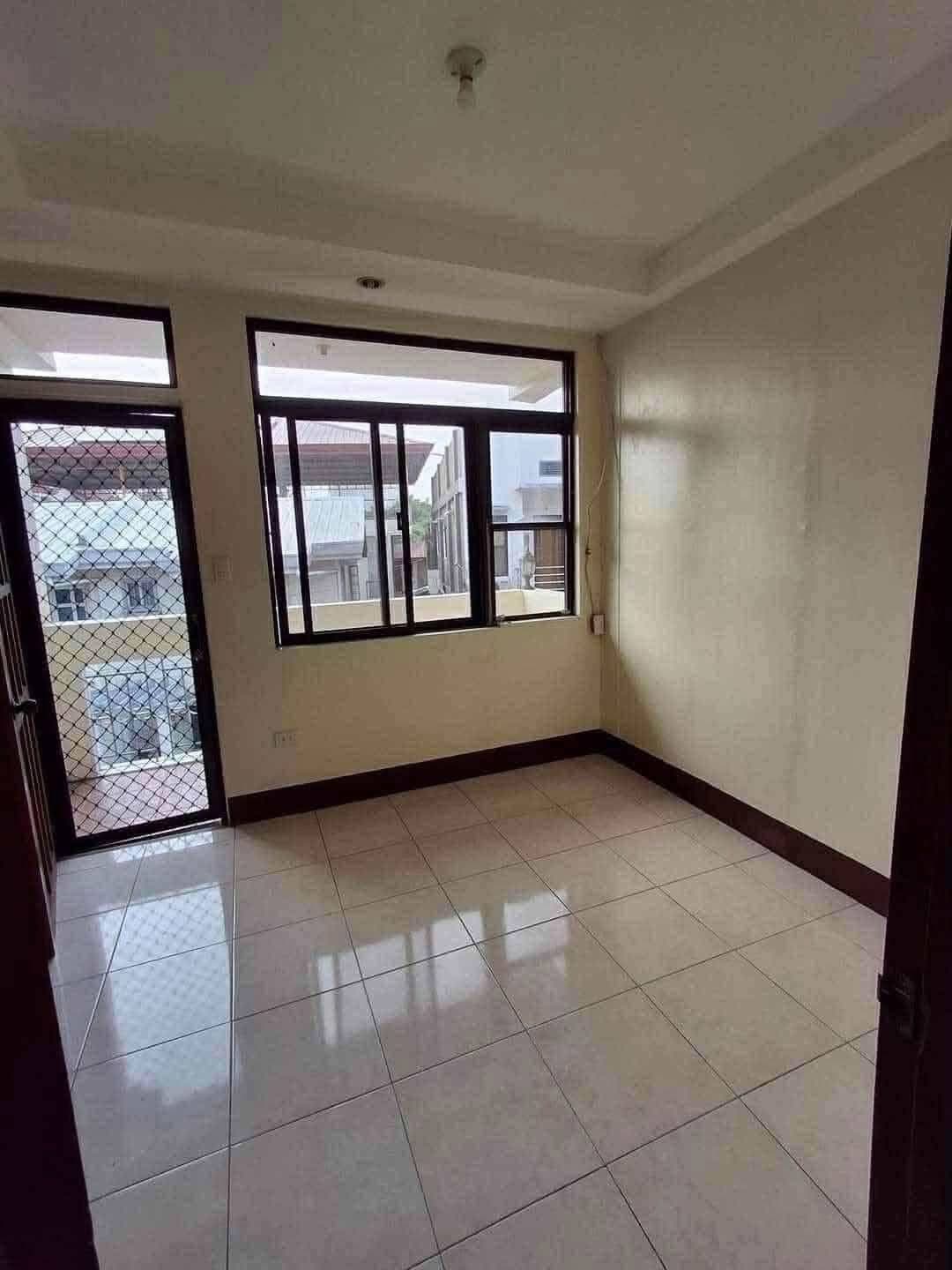 🏡  3-BEDROOM HOUSE FOR RENT - CENTRO MANDAUE - photo 5