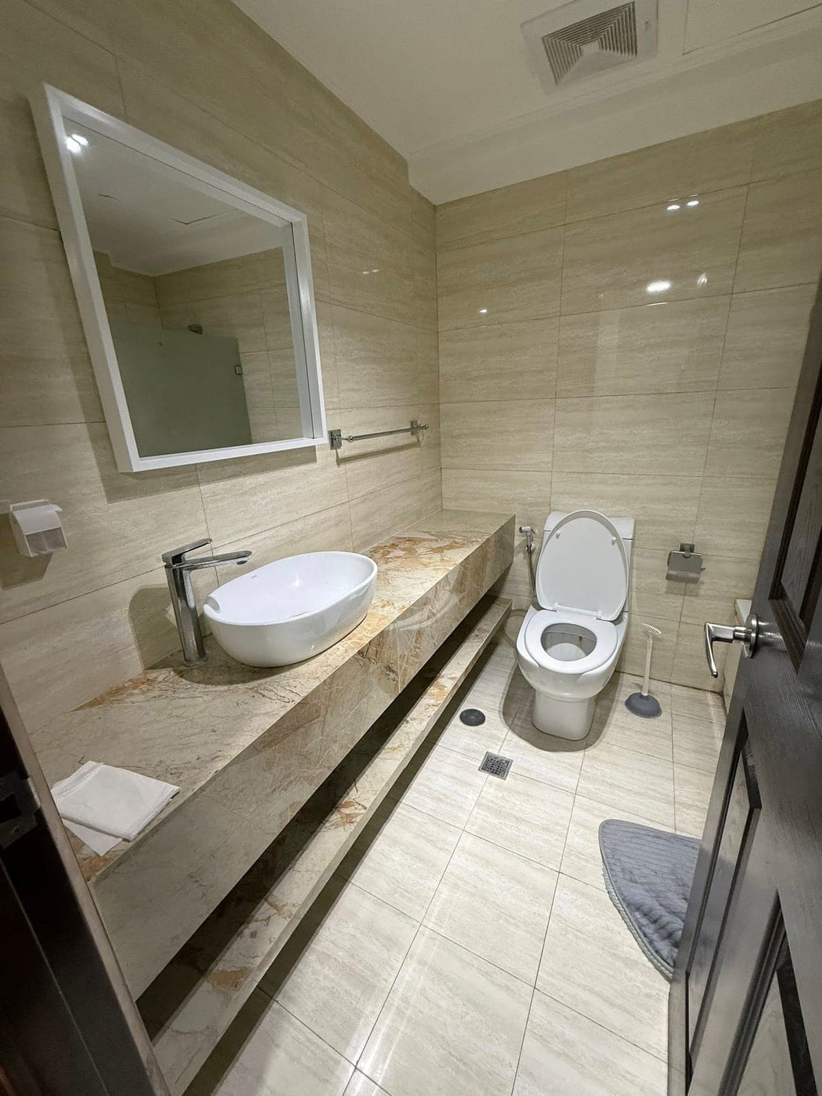 ‼️NEXT DOOR TO AYALA CENTER CEBU ‼️ WITHIN CEBU BUSINESS PARK ‼️ 3 Bedrooms Plus ‼️ - photo 4