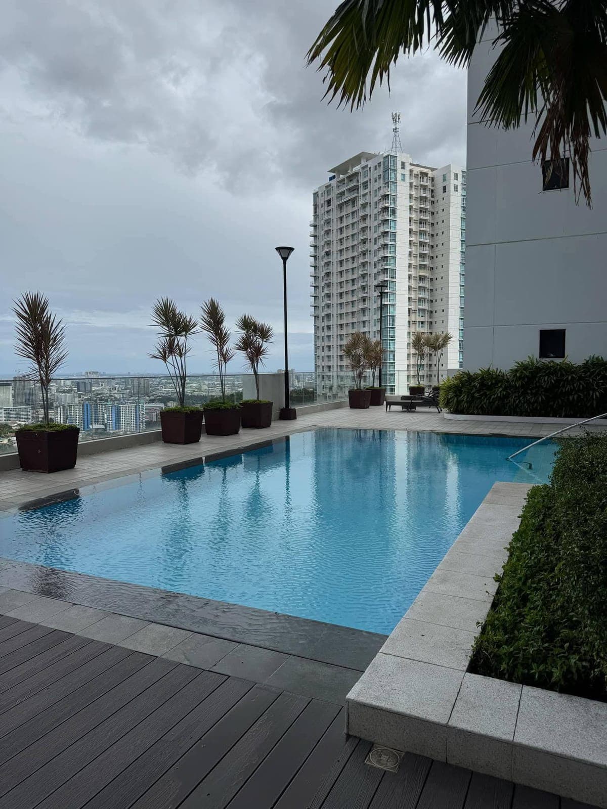 FOR RENT! Php 55k ONLY 😱For Rent Corner 2BR CONDO Unit  in Marco Polo Tower 1 WITH PARKING - photo 4