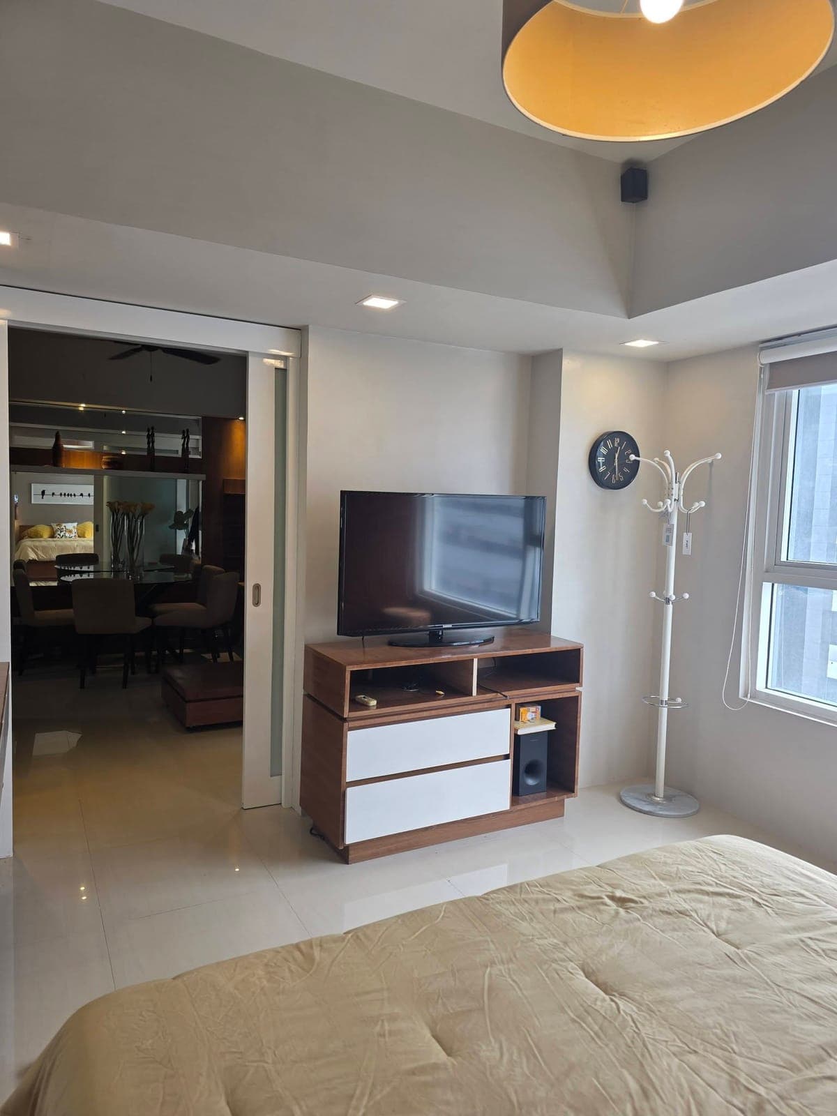 2 STUDIO UNITS NEWLY RENOVATED- CEBU IT PARK MERGED INTO 1 FOR SALE or FOR RENT!!! - photo 8