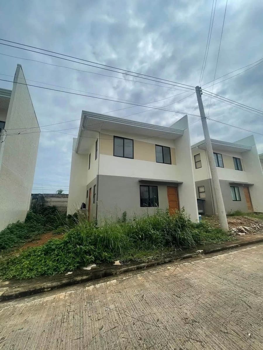 2 storey house for rent summerville 2 palalan lumbia - photo 1
