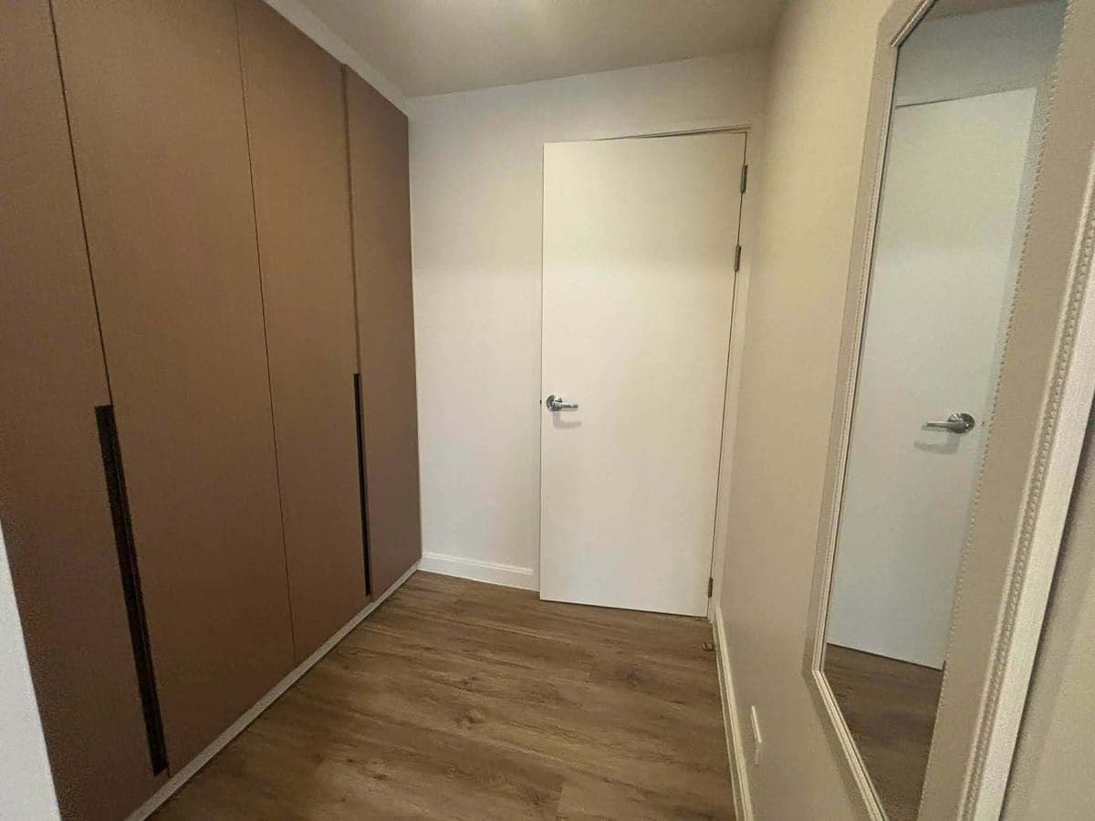 𝙁𝙊𝙍 𝙇𝙀𝘼𝙎𝙀: 𝙈𝙤𝙙𝙚𝙧𝙣 𝙇𝙪𝙭𝙪𝙧𝙞𝙤𝙪𝙨 1-𝘽𝙚𝙙𝙧𝙤𝙤𝙢 𝙐𝙣𝙞𝙩 𝙬𝙞𝙩𝙝 𝘽𝙖𝙡𝙘𝙤𝙣𝙮... - photo 2