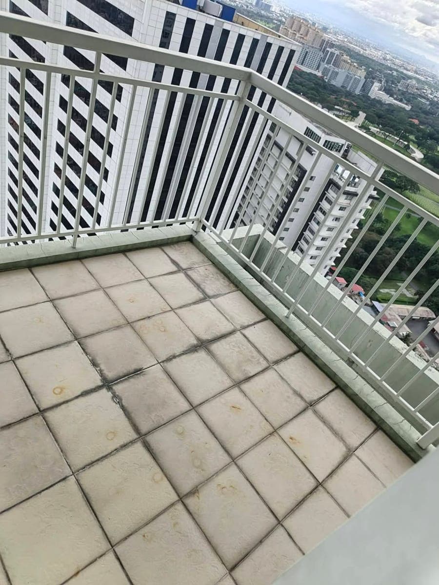 For Lease/Sale: Fully furnished Semi Penhouse  2 bedroom Unit at Red Oak Serendra BGC - photo 3