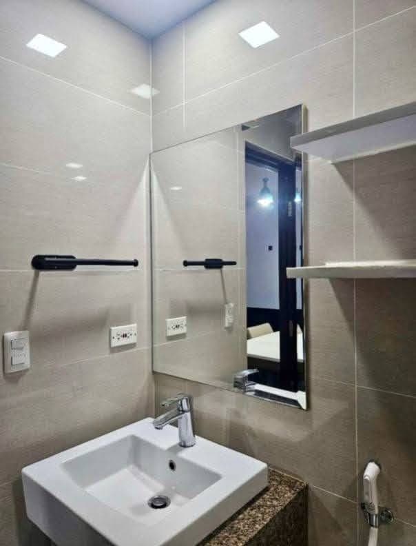 *  THREE CENTRAL MAKATI* - photo 5