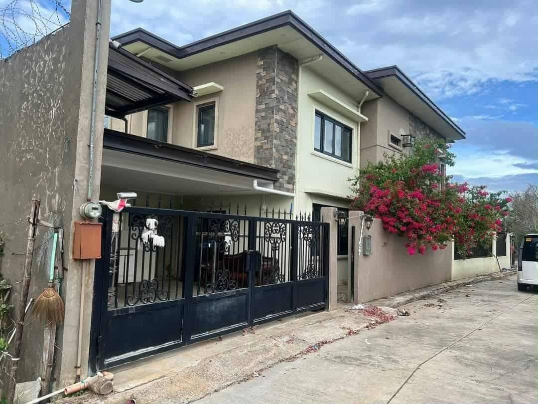 For Sale or For Rent: Elegant 7-Bedroom 2-Storey Dream Home in Graceville, Liloan Catarman - photo 12