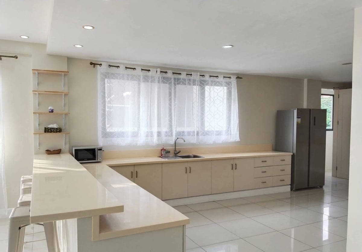 HOUSE FOR RENT MARIA LUISA WITH POOL - photo 1