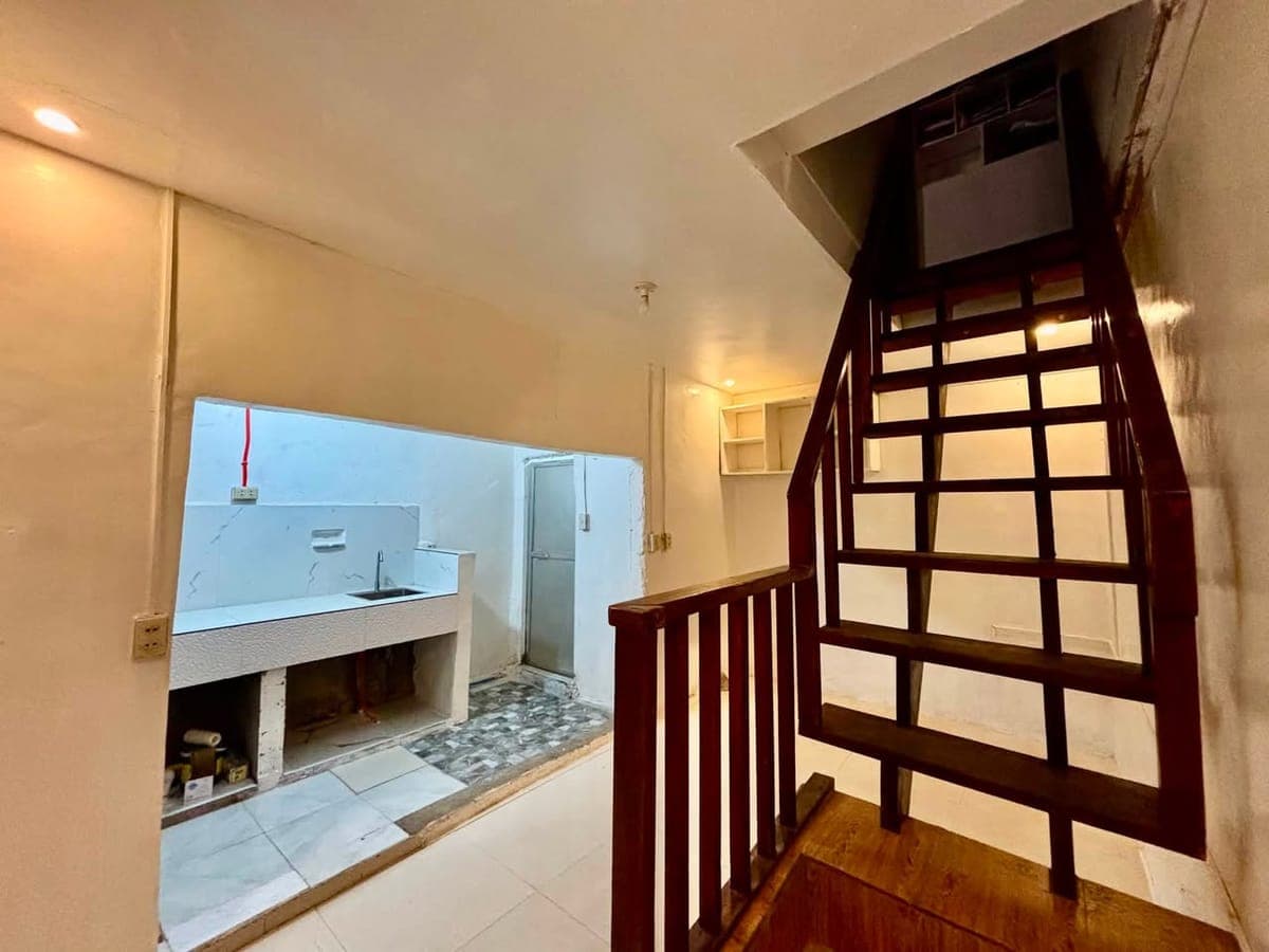 1BR 2-Storey Apartment Near BGC (Pembo) - photo 4