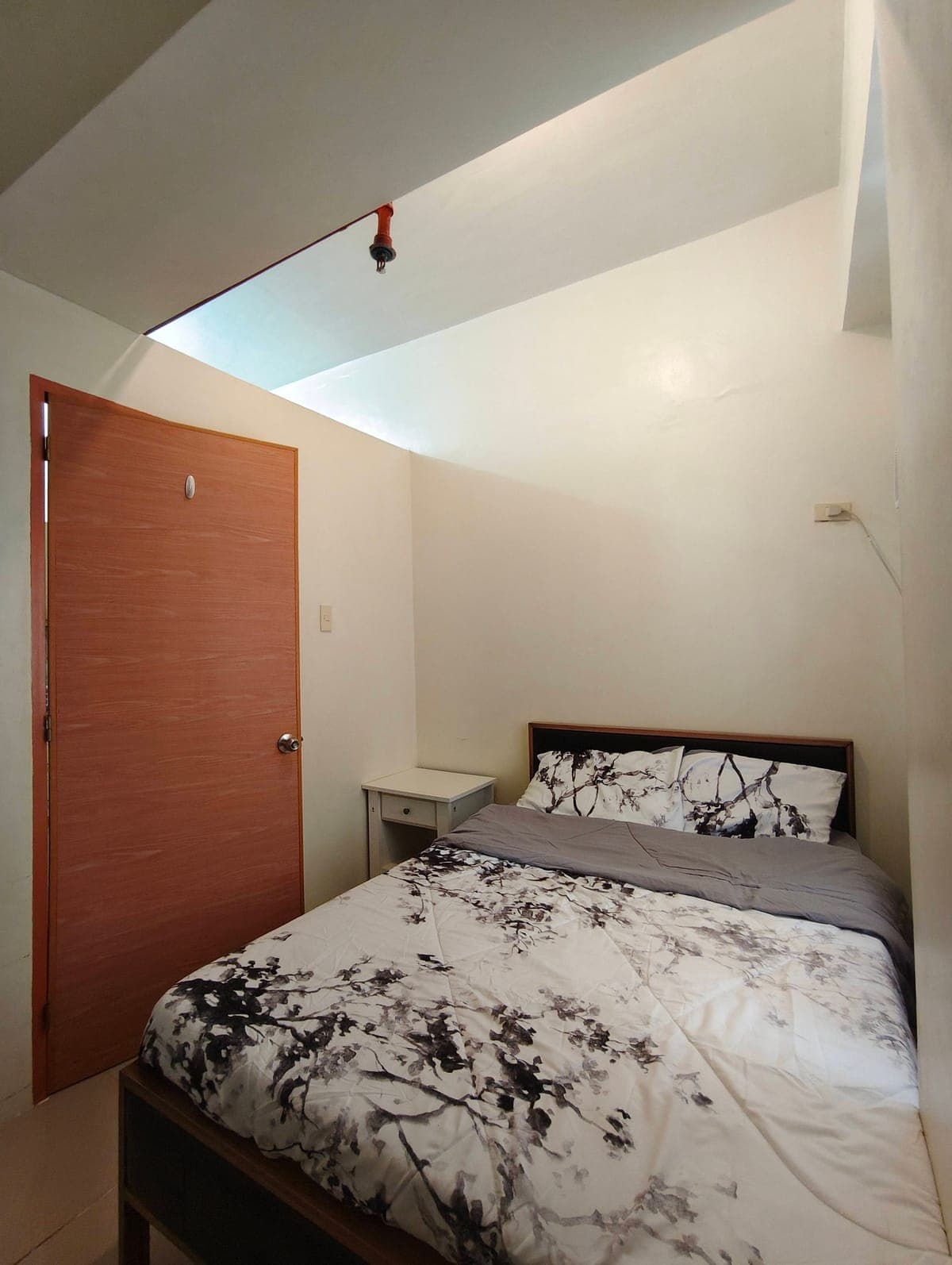 🍀 1 𝑩𝒆𝒅𝒓𝒐𝒐𝒎 𝑪𝒐𝒏𝒅𝒐 𝑼𝒏𝒊𝒕 𝑭𝒐𝒓 𝑹𝒆𝒏𝒕 𝒊𝒏 𝑹𝒐𝒚𝒂𝒍 𝑮𝒂𝒓𝒅𝒆𝒏 𝑹𝒆𝒔𝒊𝒅𝒆𝒏𝒄𝒆𝒔 🍀 - photo 1