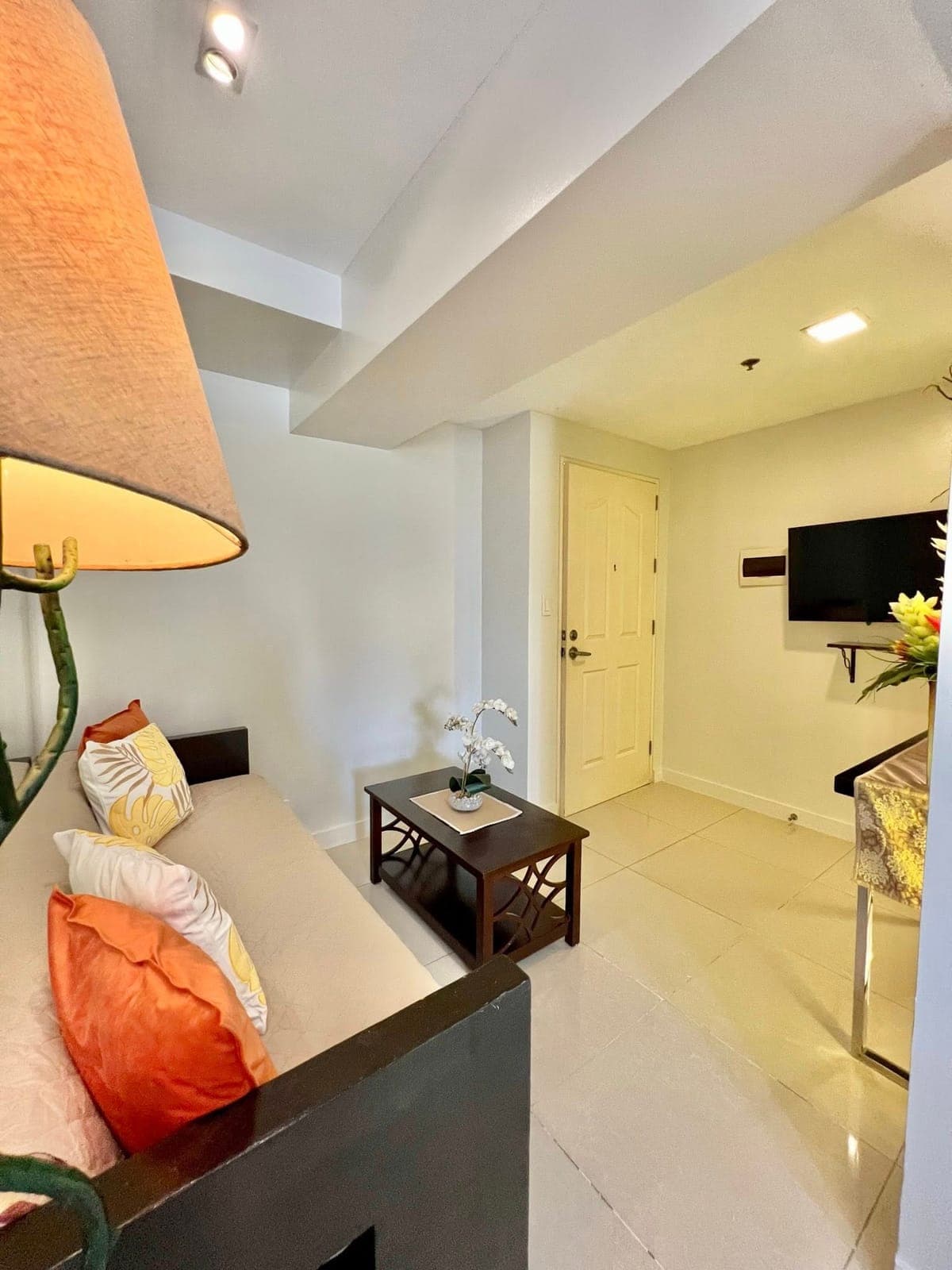 1BR FURNISHED UNIT across Sugbo Mercado it park and 2mins walk to Ayala central bloc - photo 4
