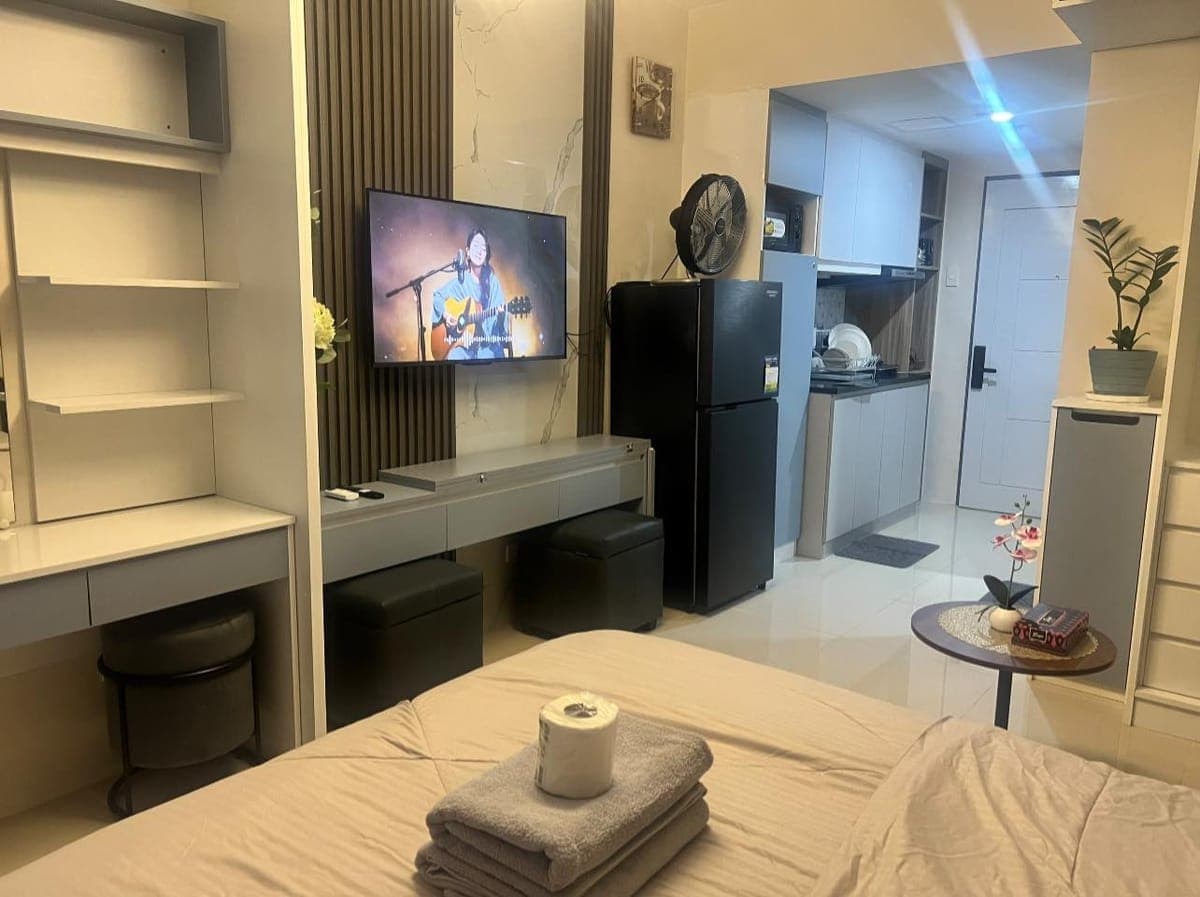 ❤️FOR RENT Studio unit in JTOWERS Residences Mandaue City. - photo 1