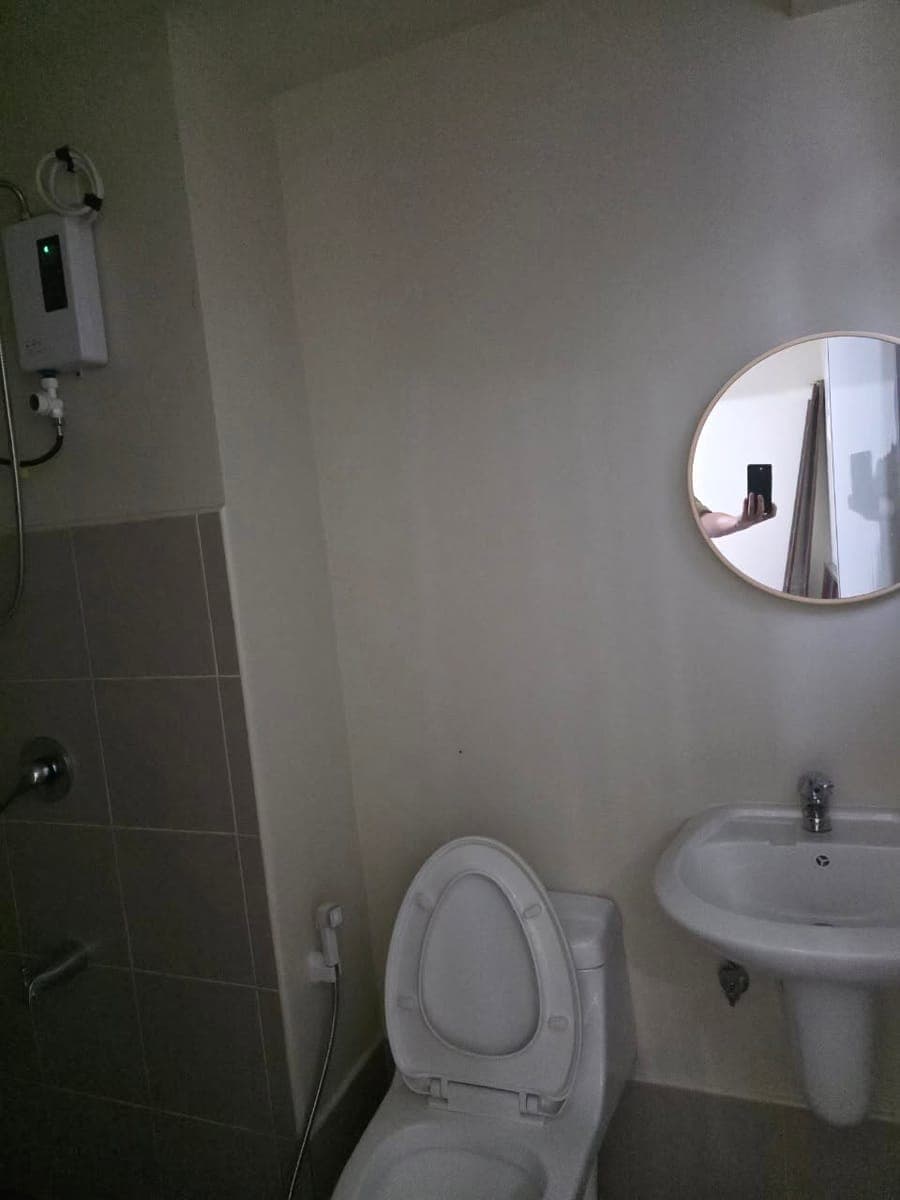 FOR LEASE: 3BR Semi-Furnished Unit at Avida Towers Turf BGC - photo 2