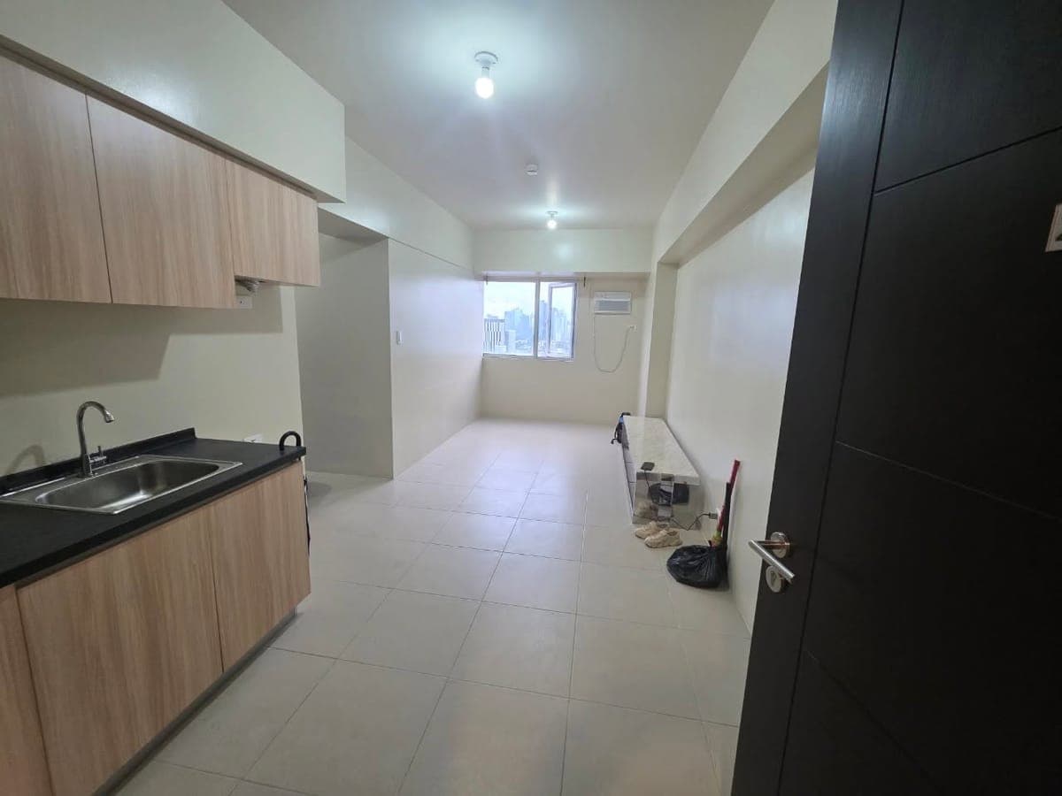 FOR LEASE: 3BR Semi-Furnished Unit at Avida Towers Turf BGC - photo 3