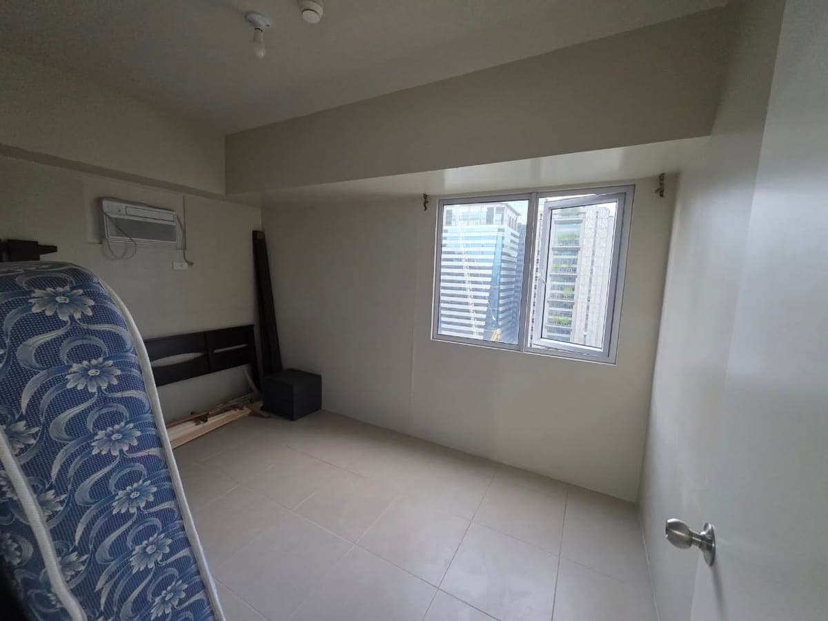 FOR LEASE: 3BR Semi-Furnished Unit at Avida Towers Turf BGC - photo 4