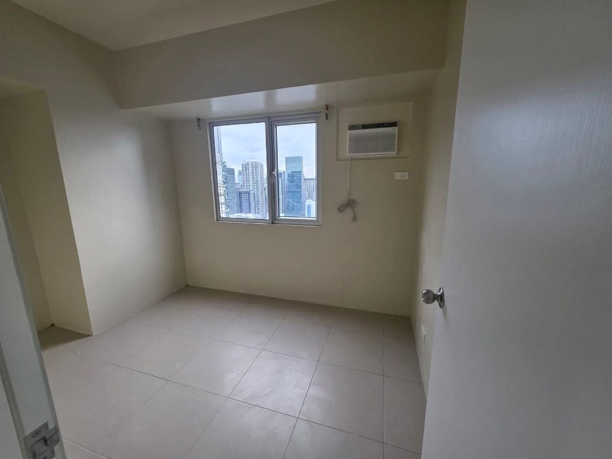 FOR LEASE: 3BR Semi-Furnished Unit at Avida Towers Turf BGC - photo 5