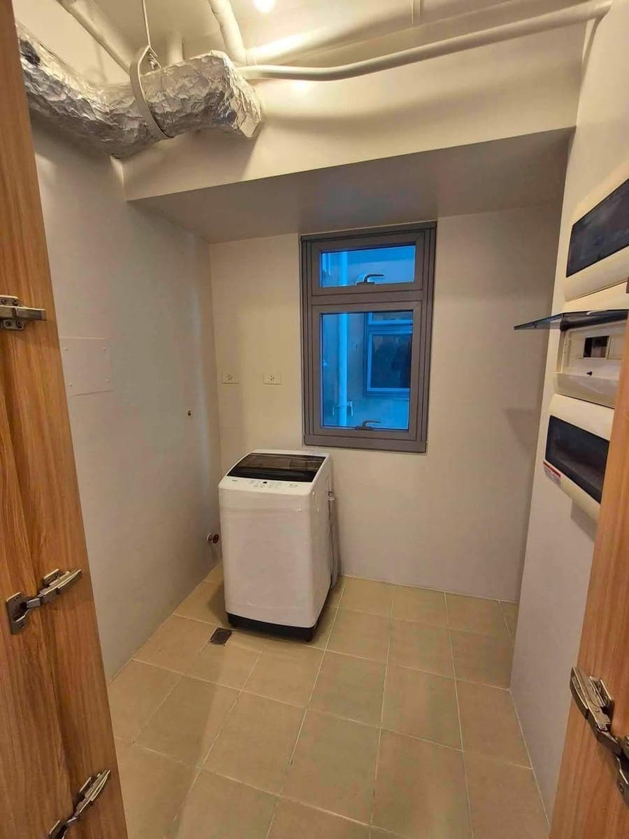 Park Triangle Residences | 1BR Corner Unit - photo 3