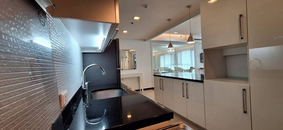 East Tower One Serendra BGC - photo 2