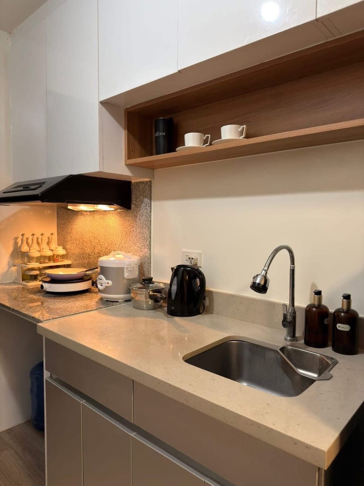 𝙁𝙊𝙍 𝙇𝙀𝘼𝙎𝙀: 𝙁𝙪𝙧𝙣𝙞𝙨𝙝𝙚𝙙 𝙎𝙩𝙪𝙙𝙞𝙤 𝙉𝙚𝙖𝙧 𝘾𝙚𝙗𝙪 𝙄𝙏 𝙋𝙖𝙧𝙠 - photo 5