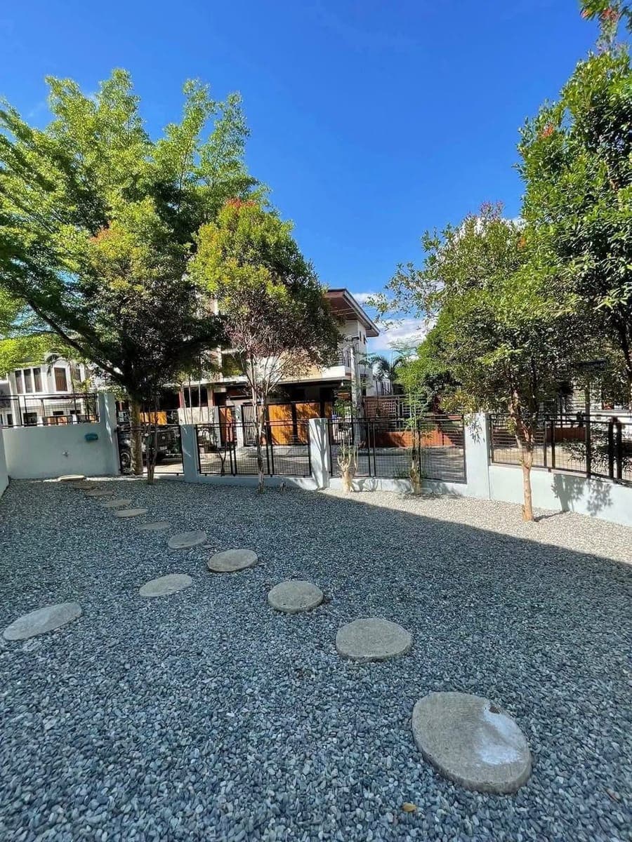 For Rent:4-5 bedrooms corner house - photo 2