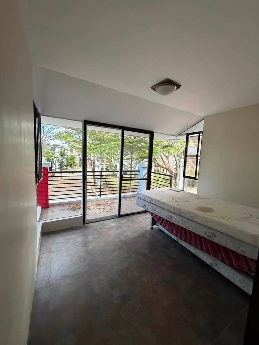 For Rent:4-5 bedrooms corner house - photo 3