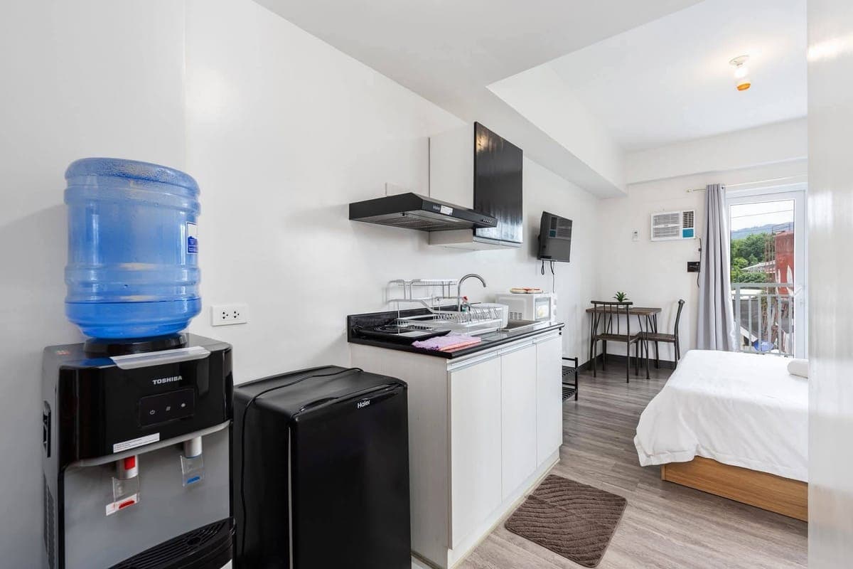 Furnished Studio w/ Balcony for Rent - photo 7