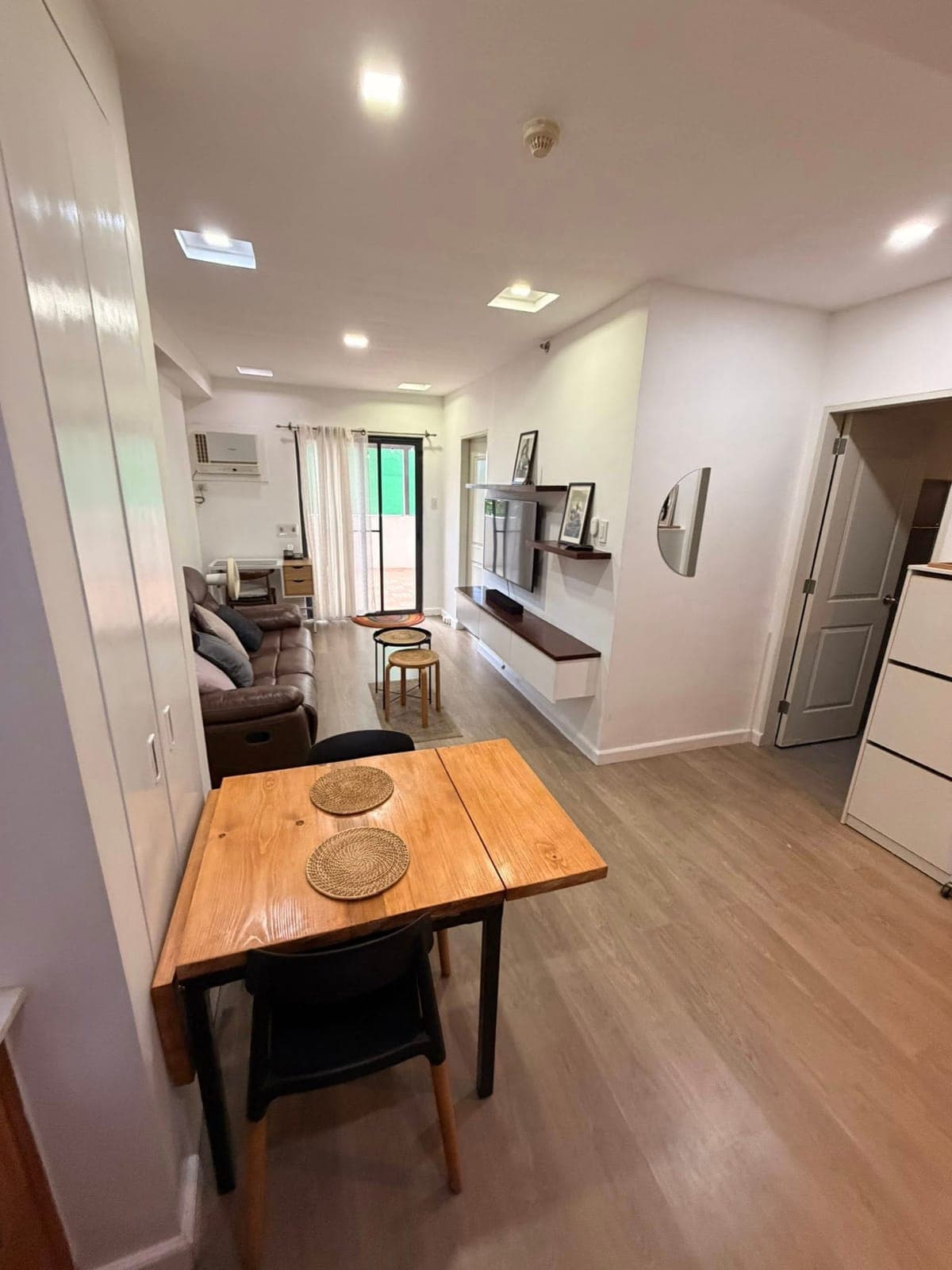 For RENT: 68sqm 1 Bedroom Condo with Spacious Balcony! ❤ - photo 4