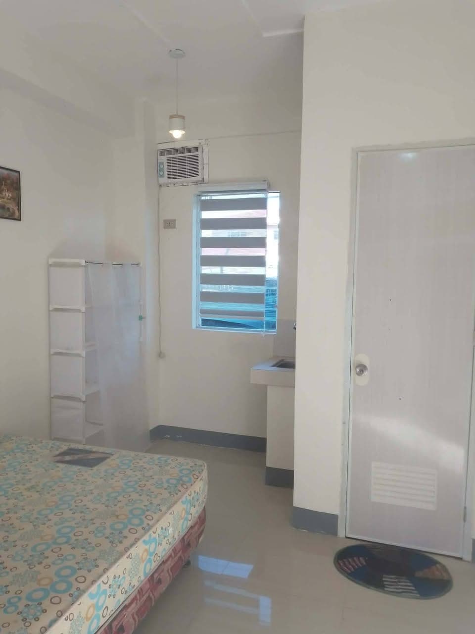 Room 4 Rent Available (Student Renter or professionals) - photo 2