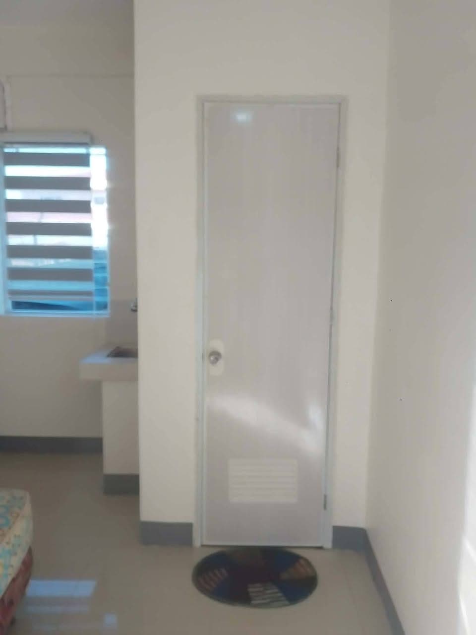 Room 4 Rent Available (Student Renter or professionals) - photo 3