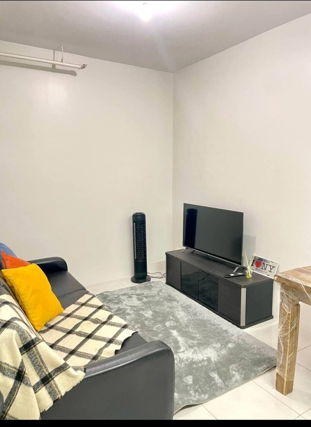 FOR RENT 35.6 SQM - photo 1