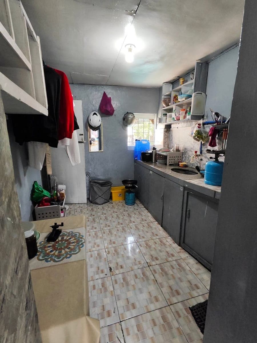 Looking for one female na gusto magboard here Sa taguig. Bakante Yong taas Ng double ng isang room. - photo 1