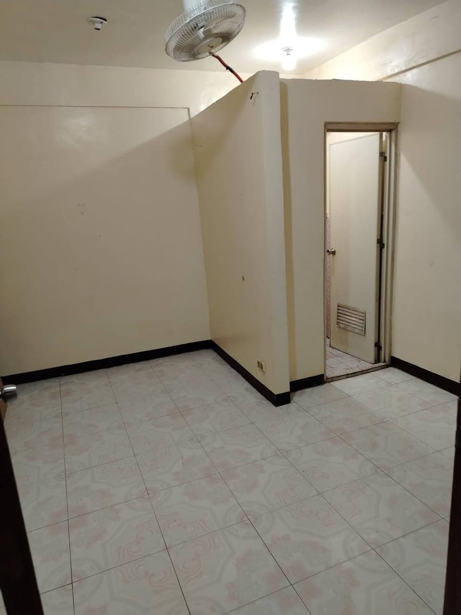 ROOM FOR RENT GOOD FOR 1 PERSON - photo 2