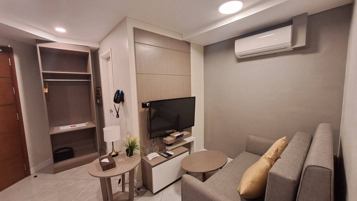 🏡 FOR RENT: 1-BEDROOM CONDO UNIT (FULLY FURNISHED) - photo 4