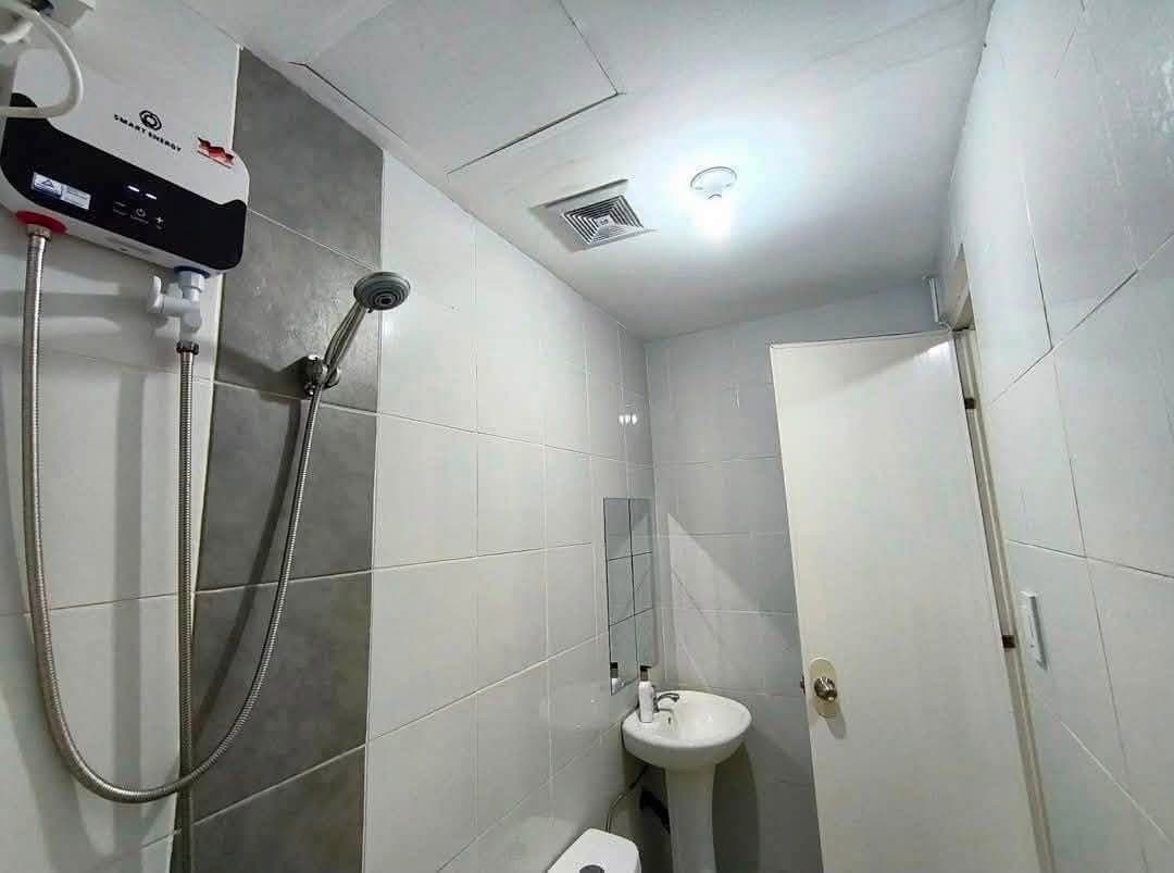 FOR LEASE: - photo 3