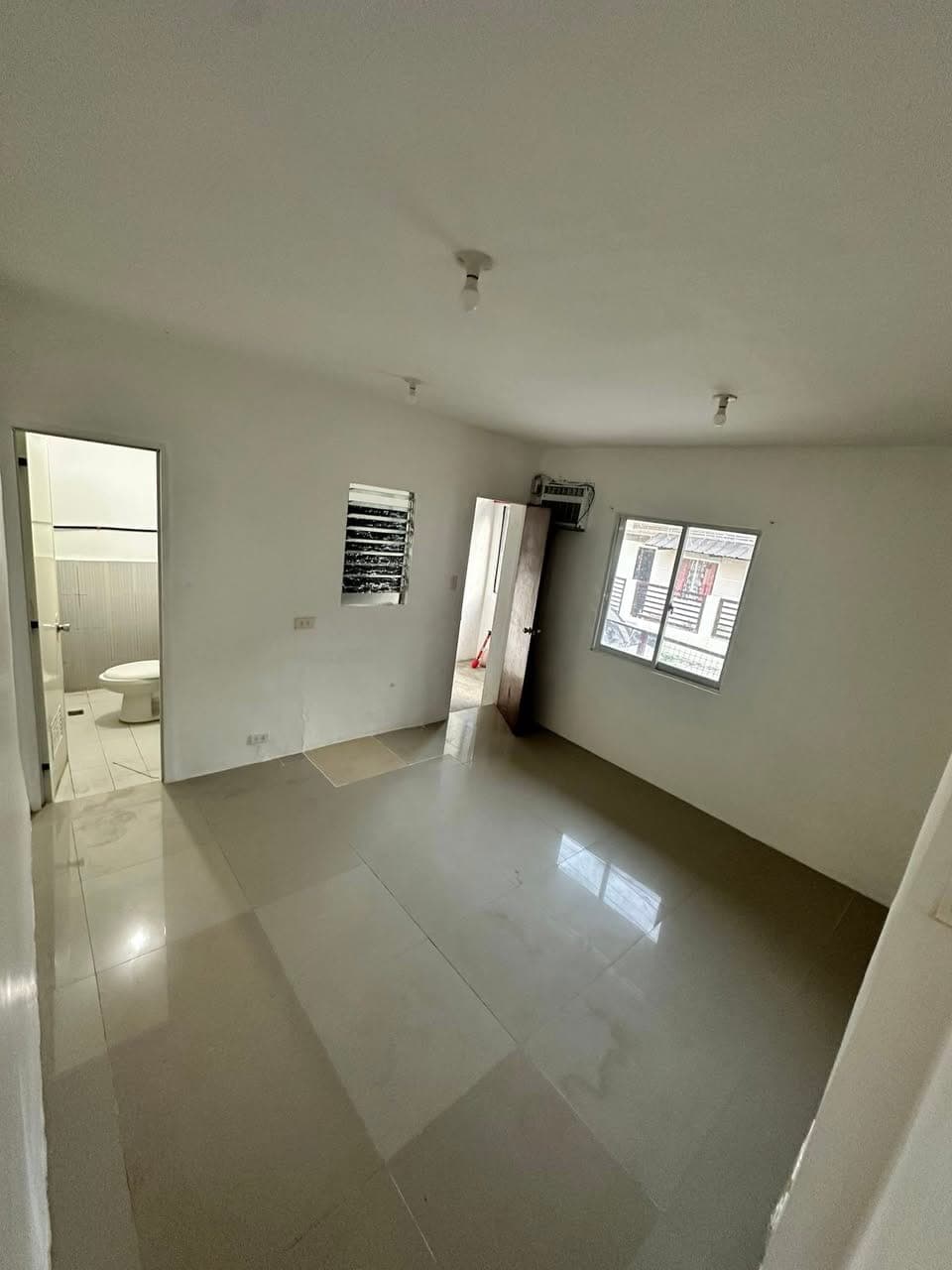 For Rent: ROOM & 1BR APT‼️ - photo 1