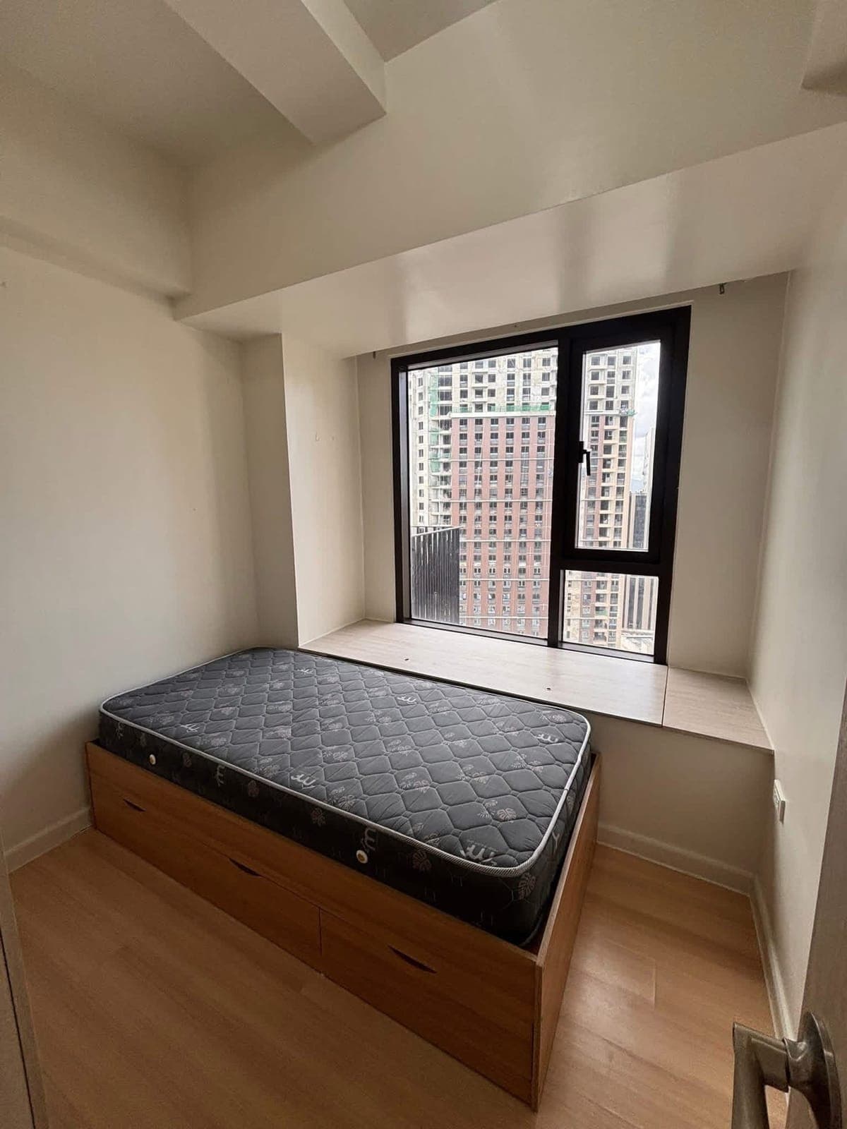 Mandani Bay 2 BR for only 48K/month - photo 1