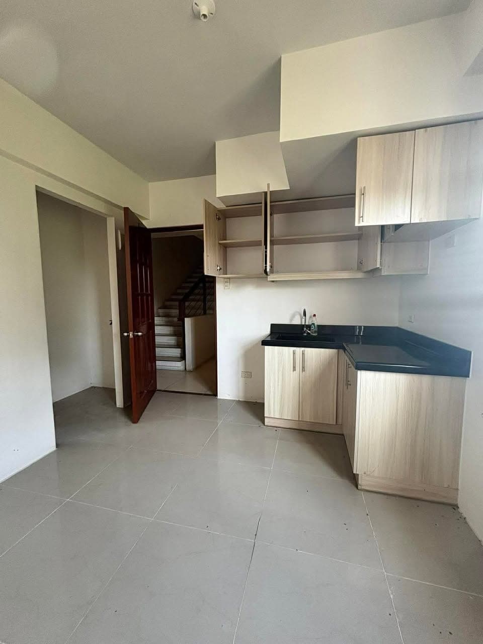 🏡 1-Bedroom Unit with Parking for Rent – Basak, Lapu-Lapu City - photo 1