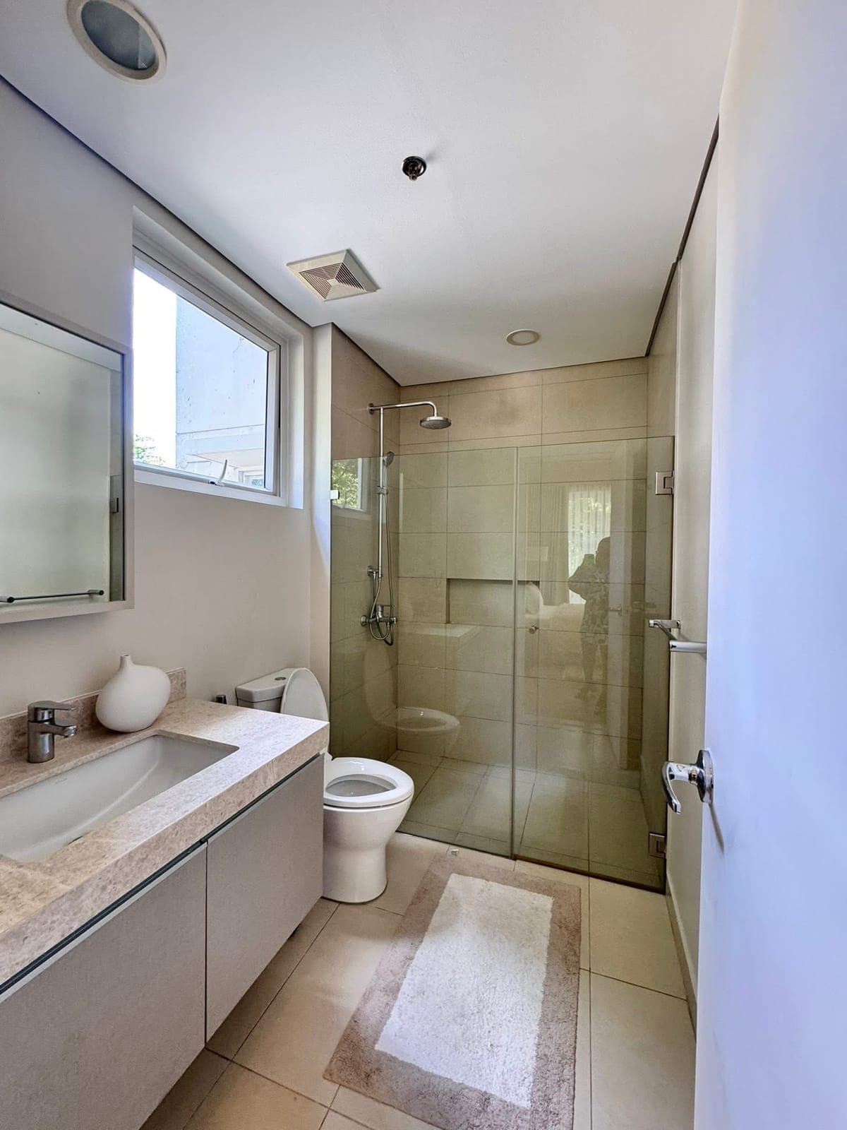 For Rent: 2 Bedroom Unit in 32 Sanson, Gmelina Building - photo 1