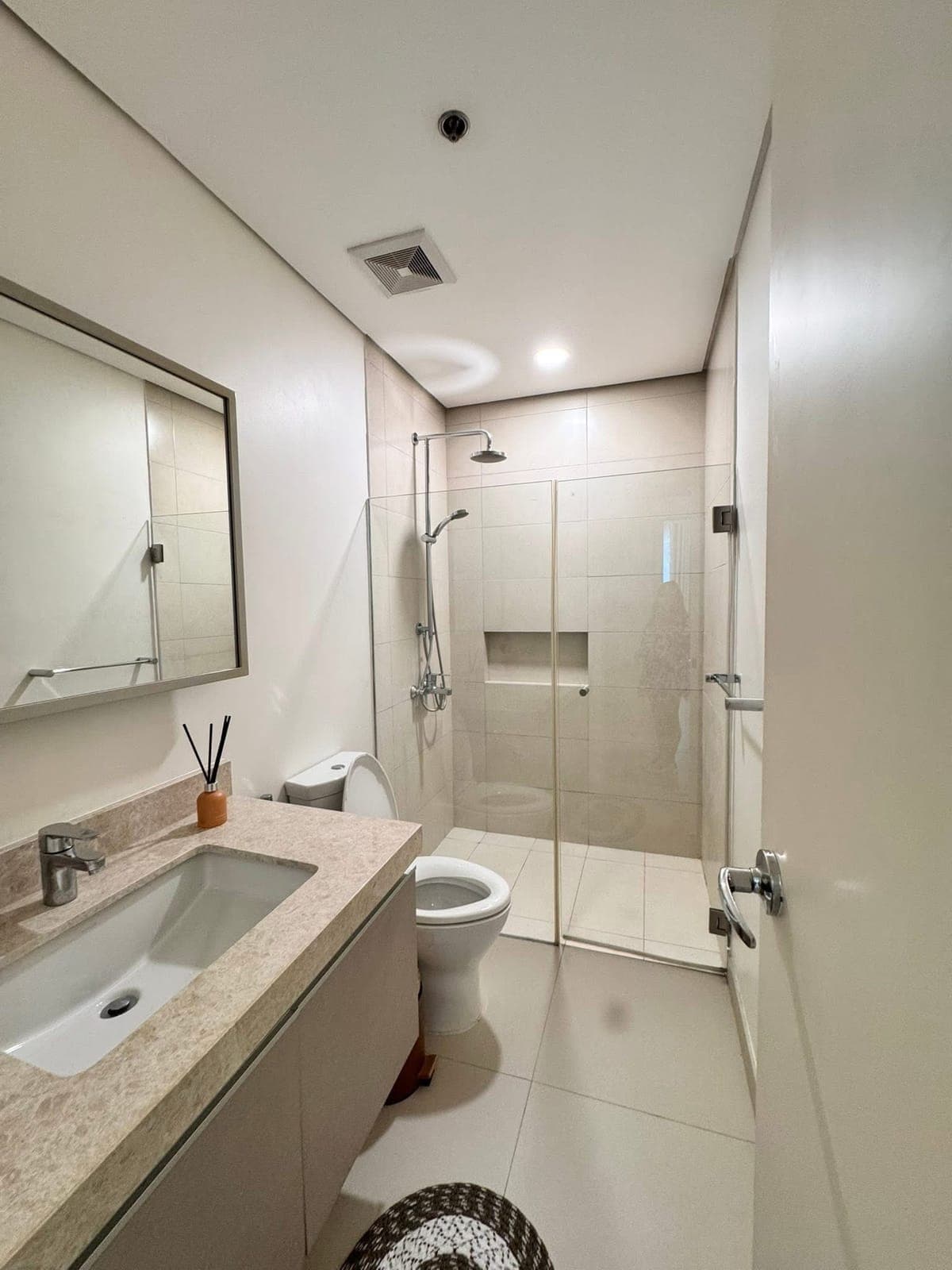 For Rent: 2 Bedroom Unit in 32 Sanson, Gmelina Building - photo 4